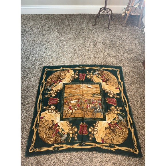 Challis by Berkshire Acrylic Scarf Equestrian Horse Scene Green Gold Women's - Picture 4 of 5